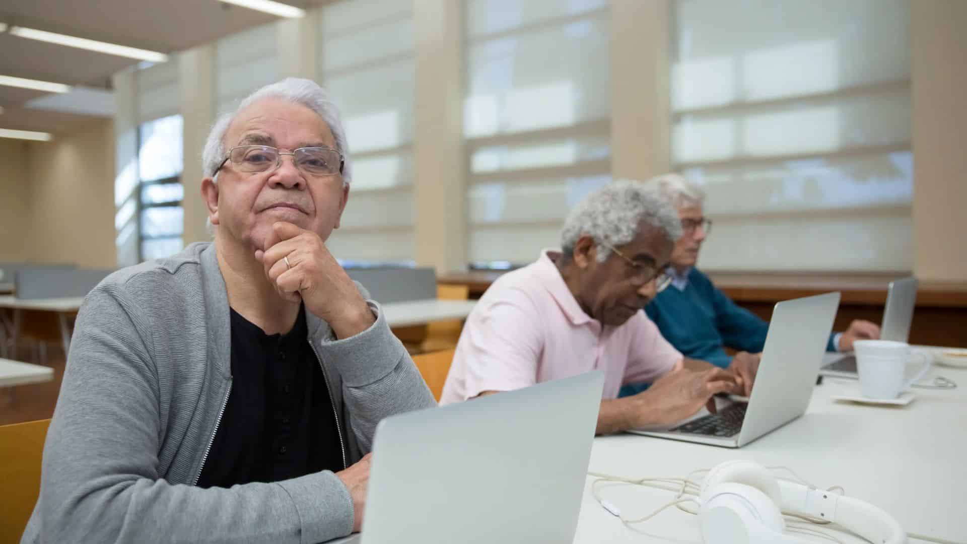 Hinzuverdienst zur Rente: Rentner haben mehr vom Leben - wenn sie arbeiten?!