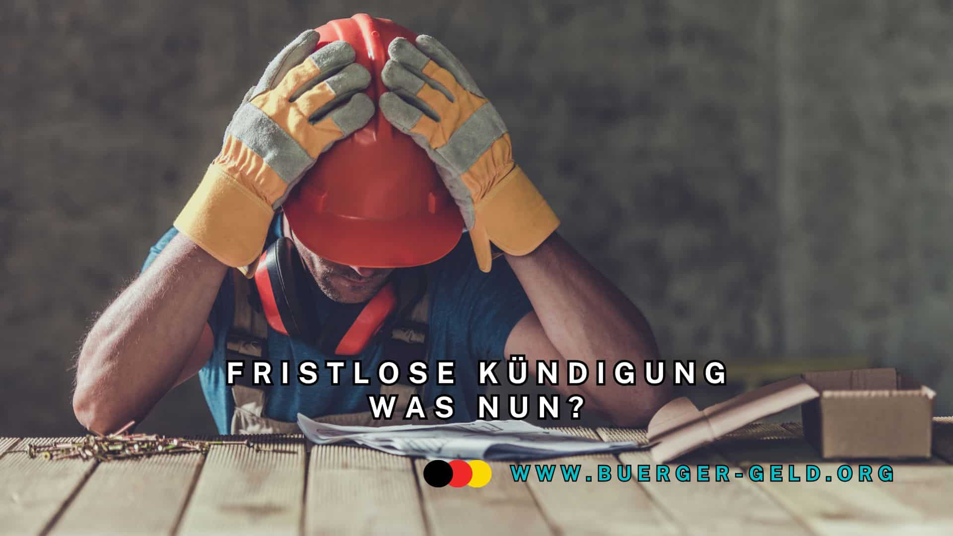 Arbeiter mit Schutzhelm und gesenktem Kopf