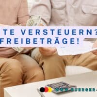 Rentnerpaar zählt Geld