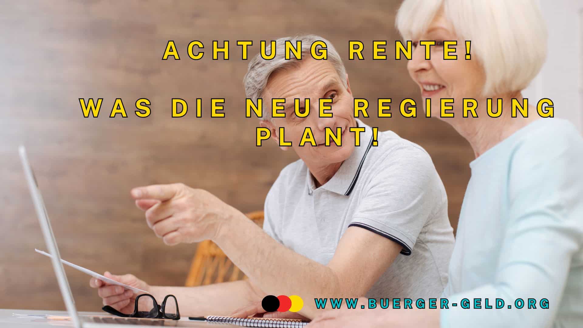Senior zeigt fragend auf Notebook Seniorin schaut zu