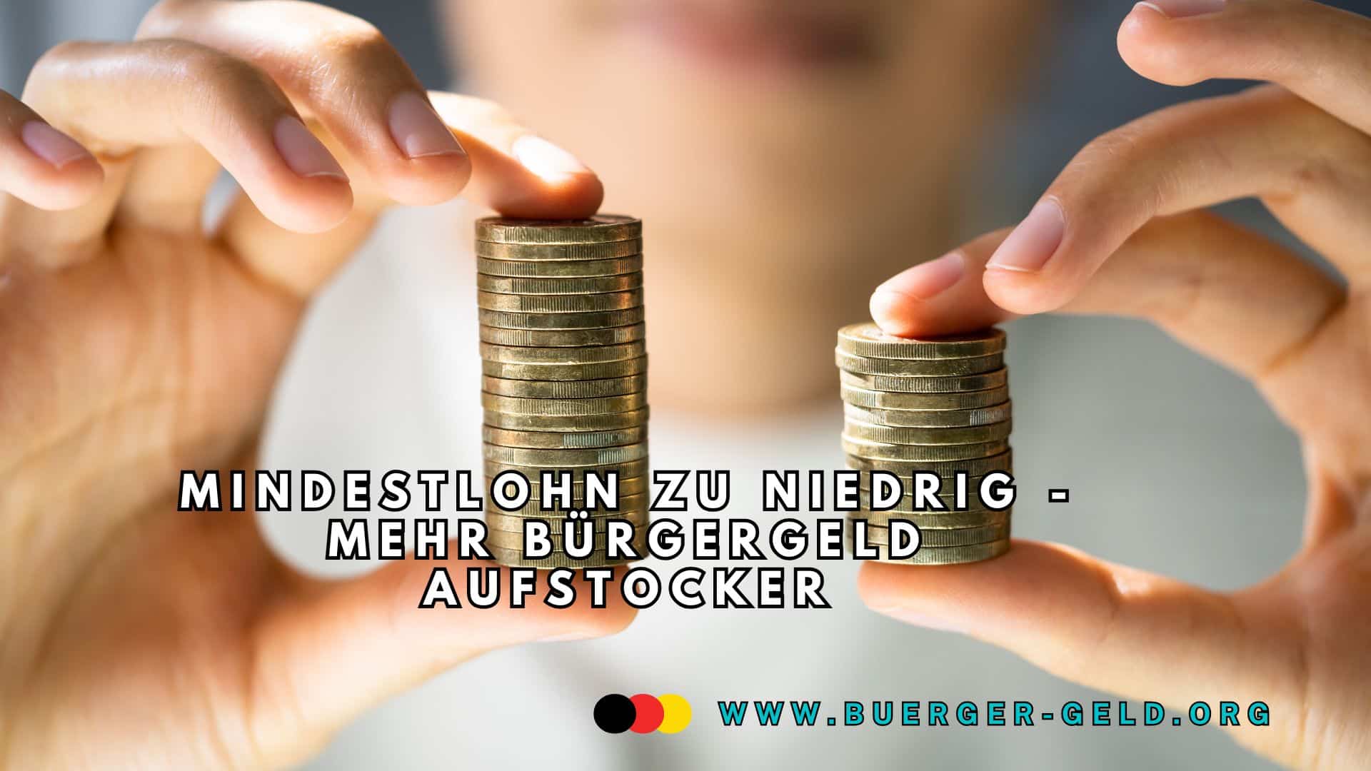 großer und kleiner Münzstabel zwischen den Fingern im Vergleich