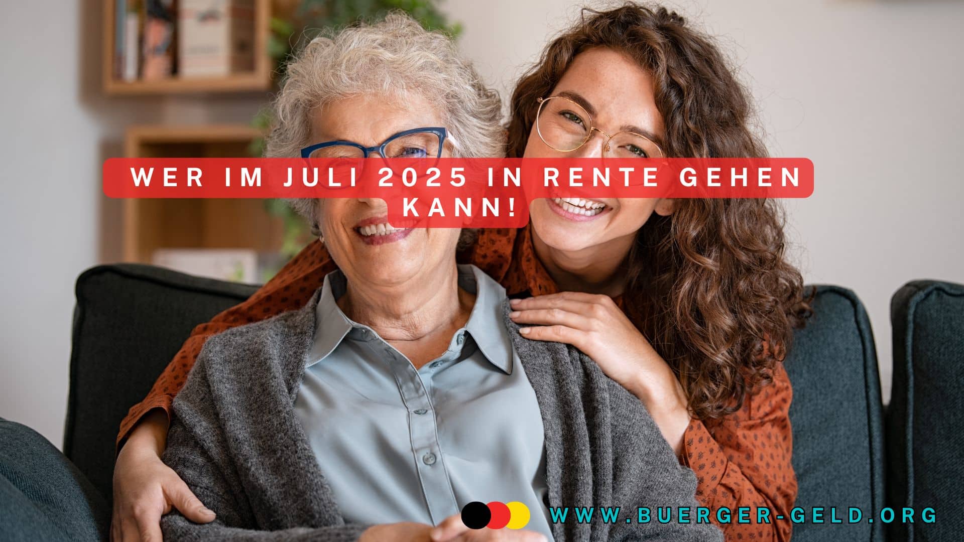 Rentnerin lächelt, daneben junge Frau