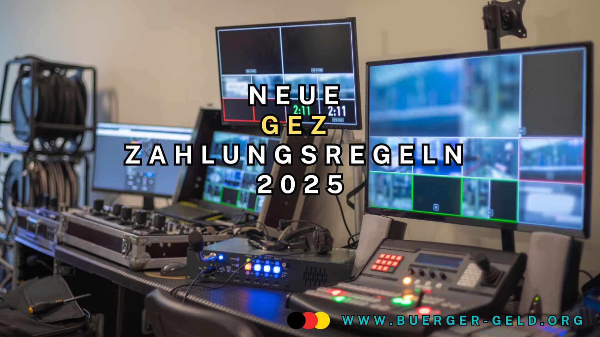 viele Bildschirme nebeneinander auf Tisch