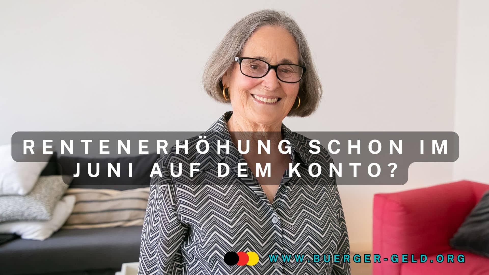 Seniorin lächelt