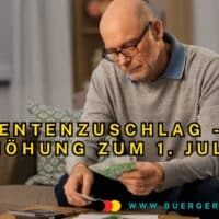 Rentner zählt Geldscheine