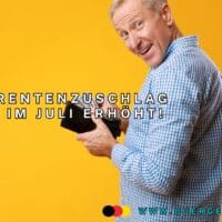 Senior lächelt mit Geldscheinen in der Börse