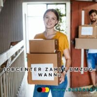 Frau und Mann mit Umzugskartons