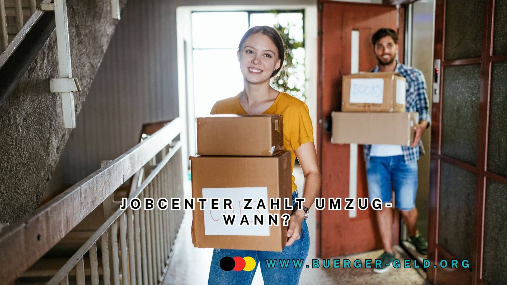 Frau und Mann mit Umzugskartons
