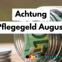 Ein Glas mit aufgerollten Euro-Geldscheinen steht offen auf einem Tisch. Darüber ist in schwarzer Schrift auf weißem Hintergrund der Hinweis „Achtung Pflegegeld August“ zu lesen. Unten rechts befindet sich die URL www.buerger-geld.org in blauer Schrift.