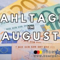 Mehrere Euro-Geldscheine (50, 100, 200 Euro) liegen fächerförmig aufeinander. Darüber steht in großen, weißen Buchstaben: „ZAHLTAGE IM AUGUST“. Unten rechts befindet sich das Logo mit den Farben der Deutschlandflagge, daneben steht „Bürger & Geld“ sowie die Website „www.buerger-geld.org“.