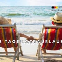 Zwei Personen entspannen im Sommerurlaub am Strand in bunten Liegestühlen, daneben Kokosnuss, Meer und blauer Himmel, im Vordergrund steht der Schriftzug „5 Tage Extraurlaub“. Oben rechts das Logo und die Webadresse von Bürger & Geld – Symbolbild für Zusatzurlaub für schwerbehinderte Beschäftigte.