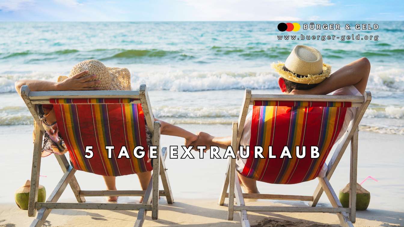Zwei Personen entspannen im Sommerurlaub am Strand in bunten Liegestühlen, daneben Kokosnuss, Meer und blauer Himmel, im Vordergrund steht der Schriftzug „5 Tage Extraurlaub“. Oben rechts das Logo und die Webadresse von Bürger & Geld – Symbolbild für Zusatzurlaub für schwerbehinderte Beschäftigte.