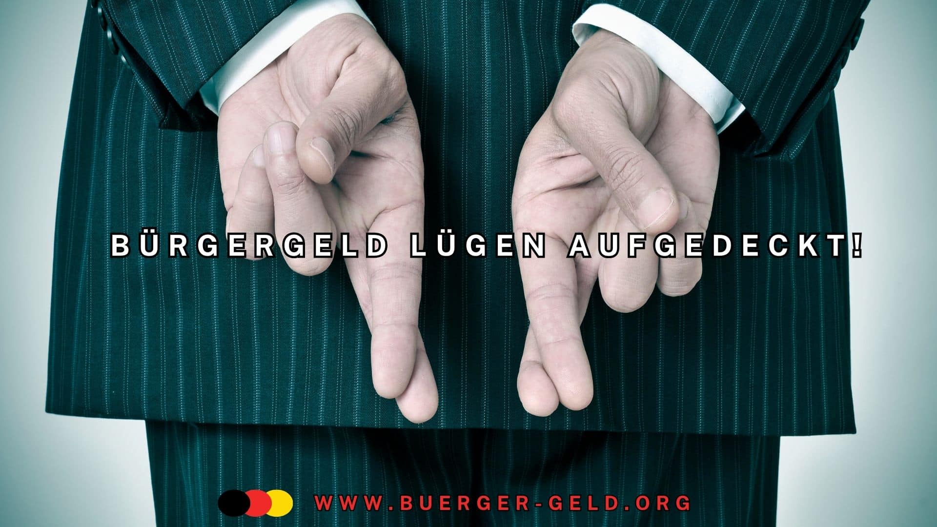 Mann im Anzug kreuzt die Finger hinter dem Rücken