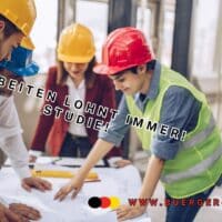 Männer und Frauen mit Arbeitshelm