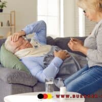 Ehefrau pfleget Ehemann zu Hause