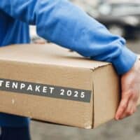 aket mit der Aufschrift: Rentenpaket 2025