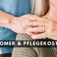 Pflegekraft legt tröstend die Hand auf die Schulter einer älteren Frau – Symbolbild für Boomer und steigende Pflegekosten in Deutschland.