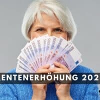 Seniorin hält mehrere 500-Euro-Scheine in der Hand, Thema Rentenerhöhung 2026, mehr Geld für Rentner in Deutschland