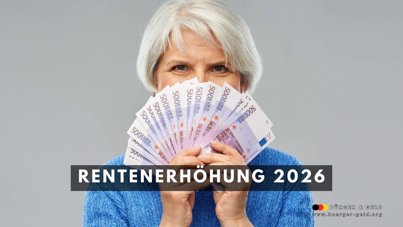 Seniorin hält mehrere 500-Euro-Scheine in der Hand, Thema Rentenerhöhung 2026, mehr Geld für Rentner in Deutschland