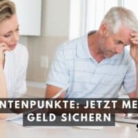 Älteres Paar sitzt besorgt am Tisch, prüft Rentenunterlagen und Laptop – Thema Rentenpunkte sichern, Bürger & Geld Nachrichtenmagazin
