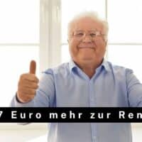 Rentner freut sich über 627 Euro Altersentlastungsbetrag