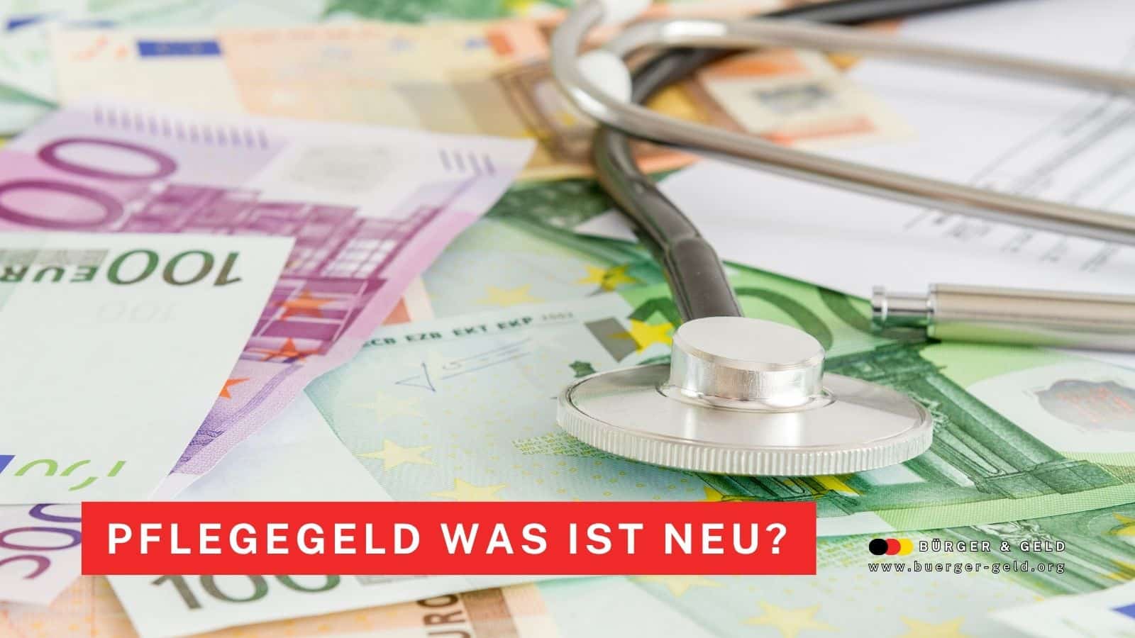 Mehrere Euro-Geldscheine und ein Stethoskop liegen nebeneinander; im Vordergrund steht groß „Pflegegeld was ist neu?“ – Symbolbild für finanzielle Verbesserungen und medizinische Versorgung bei Pflegestufe 5.