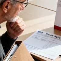 Rente 2026: Wer mit 64 Jahren noch abschlagsfrei in Rente gehen kann – nur diese Gruppe profitiert! 5 Rente mit 64 ohne Abschläge im Jahr 2026