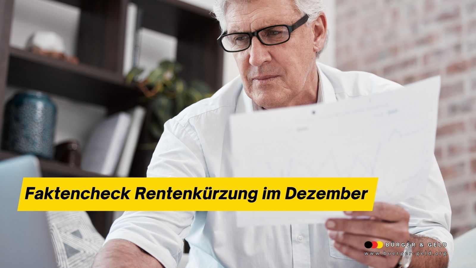 Älterer Mann prüft besorgt Rentendokumente am Schreibtisch – Faktencheck zur Rentenkürzung im Dezember 2025, Bürger & Geld Nachrichtenmagazin