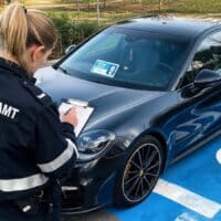 Missbrauch von Behindertenparkplätzen: Wenn ein Porsche-Fahrer vor Gericht landet – diese Sozialrechts-Regeln gelten 4 Missbrauch von Behindertenparkplätzen: Wenn ein Porsche-Fahrer vor Gericht landet – diese Sozialrechts-Regeln gelten